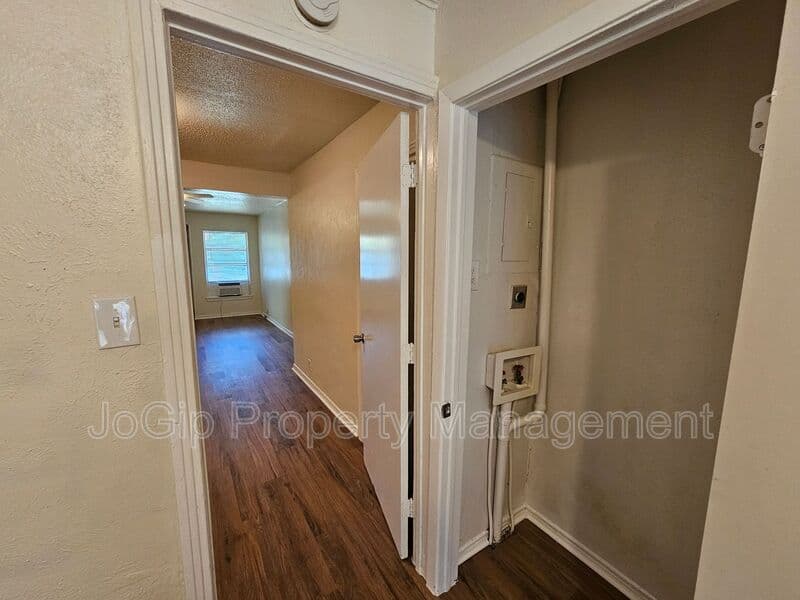 Dallas Condo: 6540 Hollis Ave