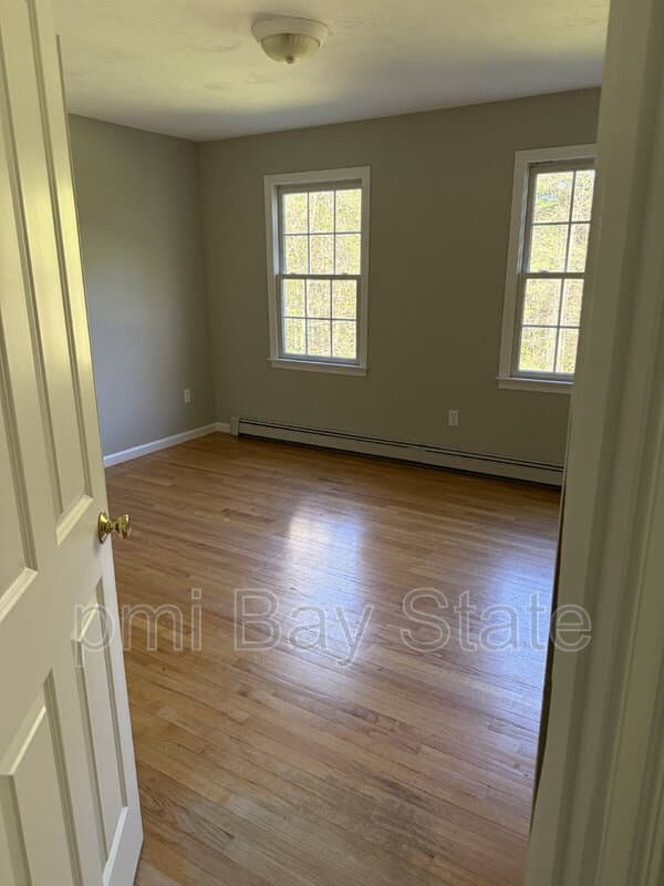 Upton House: 164 South St