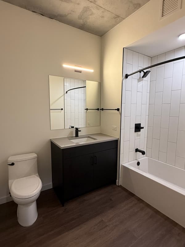 Chicago Condo: 760 N Hudson Ave