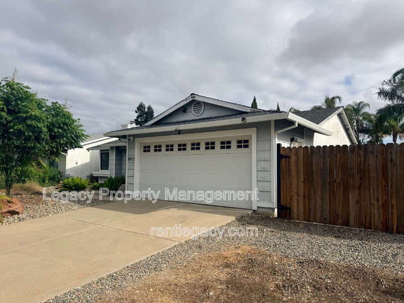 Sacramento House: 8609 Oakbank Way