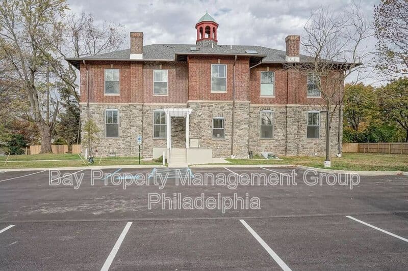 Wyndmoor Condo: 1400 E Willow Grove Ave