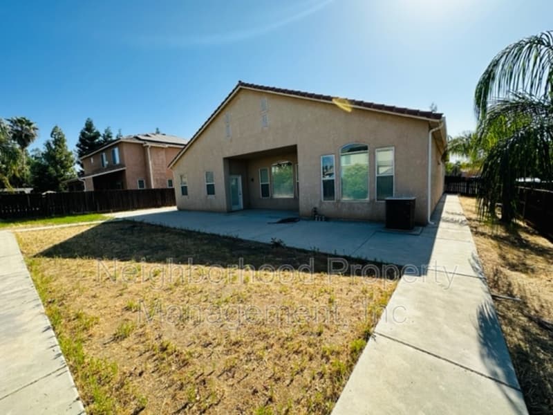 Fresno House: 5741 East Erin Avenue