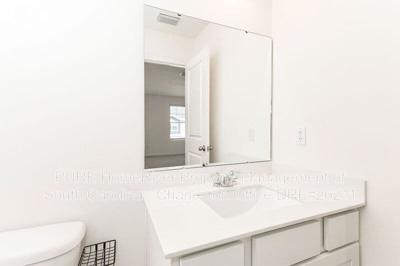 Summerville House: 1305 Scarlett Maple St