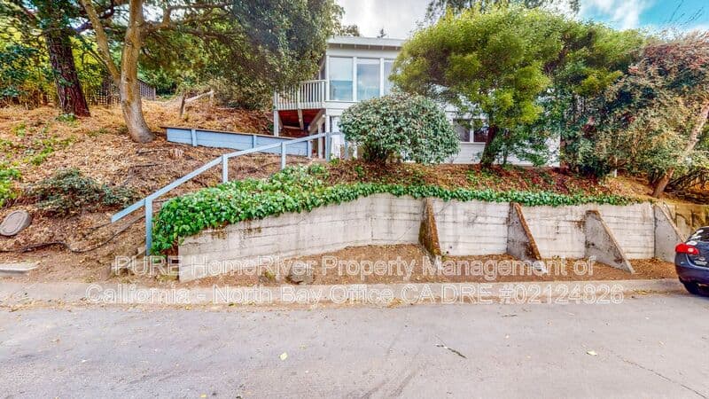 Sausalito Condo: 25 Woodward Avenue