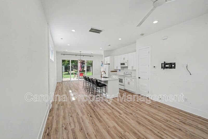 Charlotte House: 1521 Walton Rd