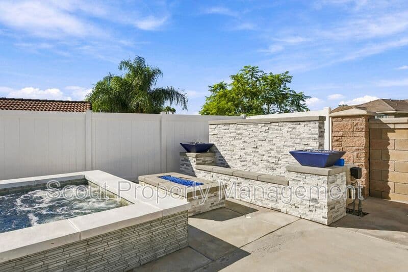 Menifee House: 28629 Maplewood Drive