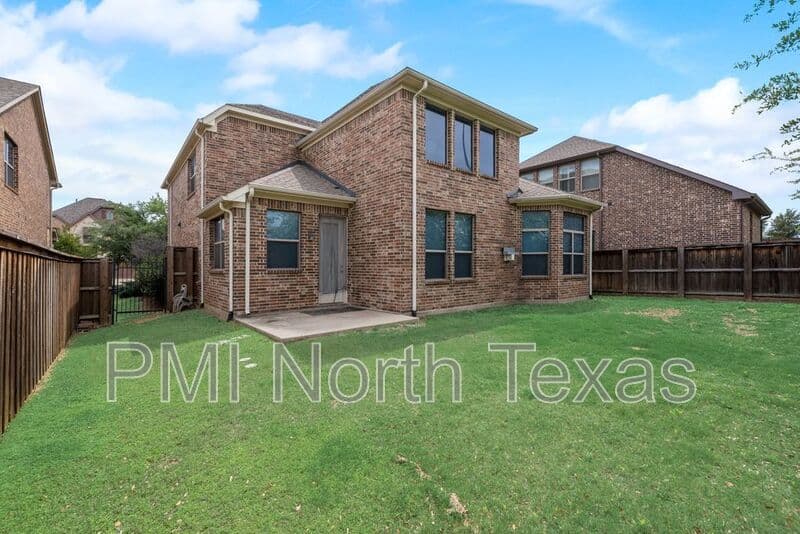 Irving House: 415 San Marcos Dr