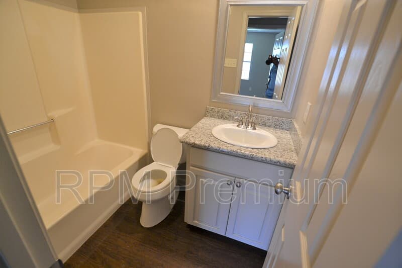 Baton Rouge House: 14835 Central Woods Ave.