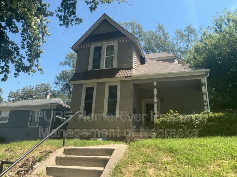 Omaha House: 1009 N 49th Ave