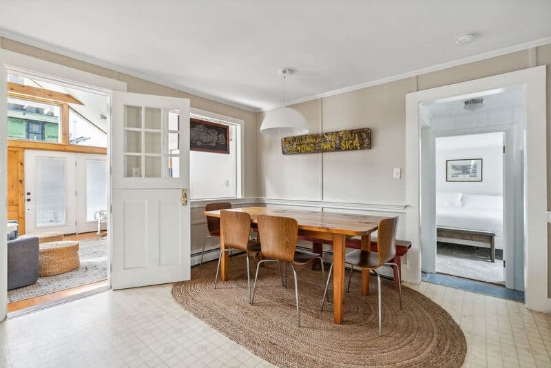 Wells House: 240 Island Beach Road