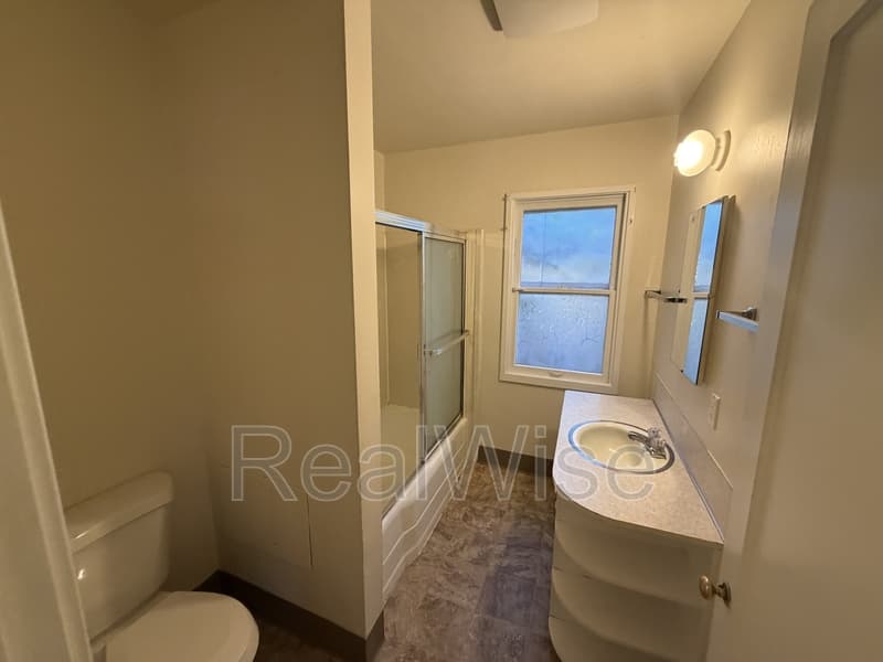 Grants Pass House: 1324 NW Washington Blvd