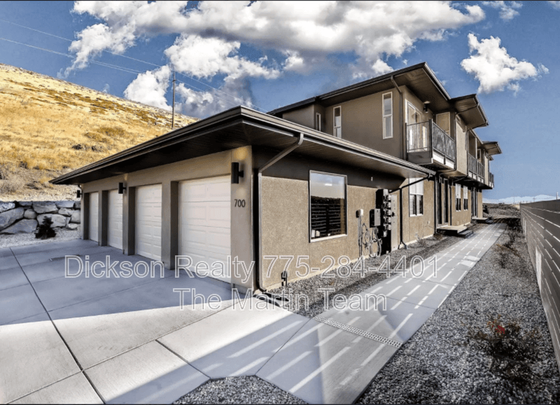 Reno House: 730 Bluffs Court