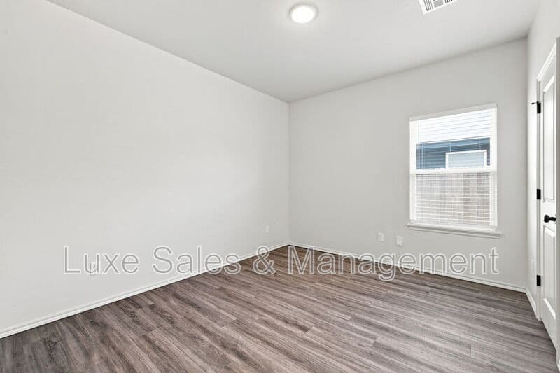 Okahoma City House: 11004 Oak Hollow Drive