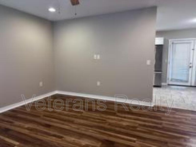 Long Beach House: 113 Alverado Dr