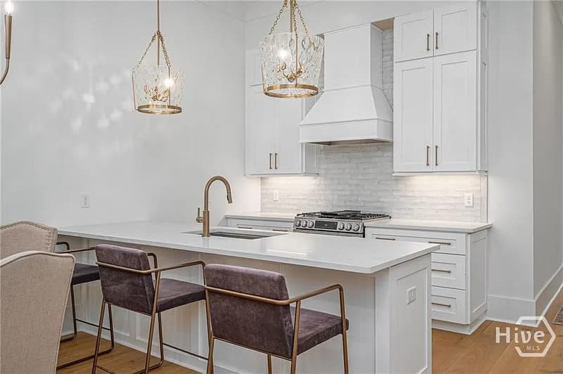 Savannah Condo: West 38th Street - 304