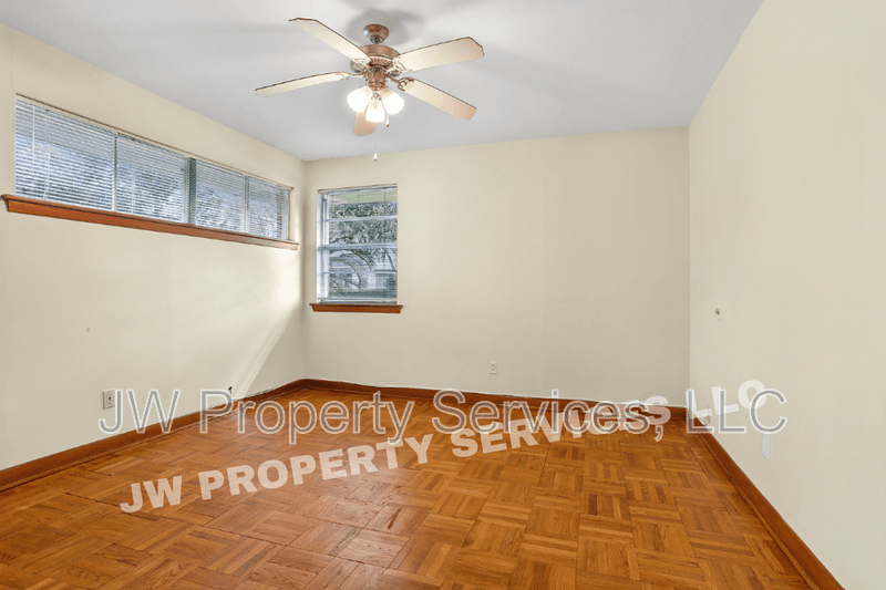 Metairie House: 226 Sena Dr