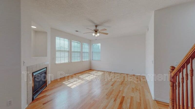 Albuquerque House: 8705 Silvercrest Ct NW