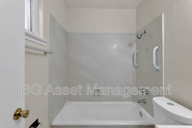 Sacramento Condo: 714 Darina Avenue