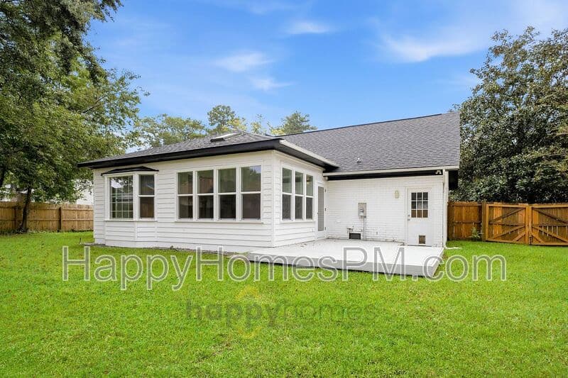 Summerville House: 111 Flicker Lane