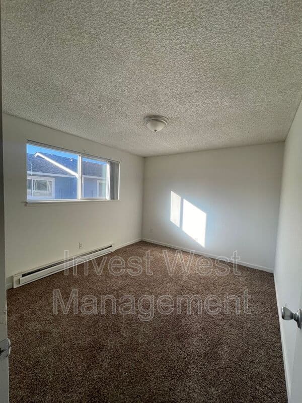 Longview House: 944 33 Avenue-24
