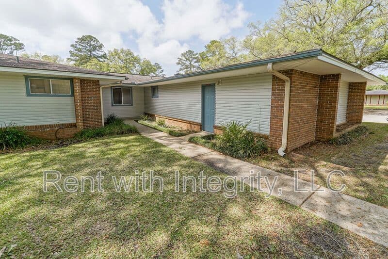 Tallahassee House: 251-A Villas Ct. S