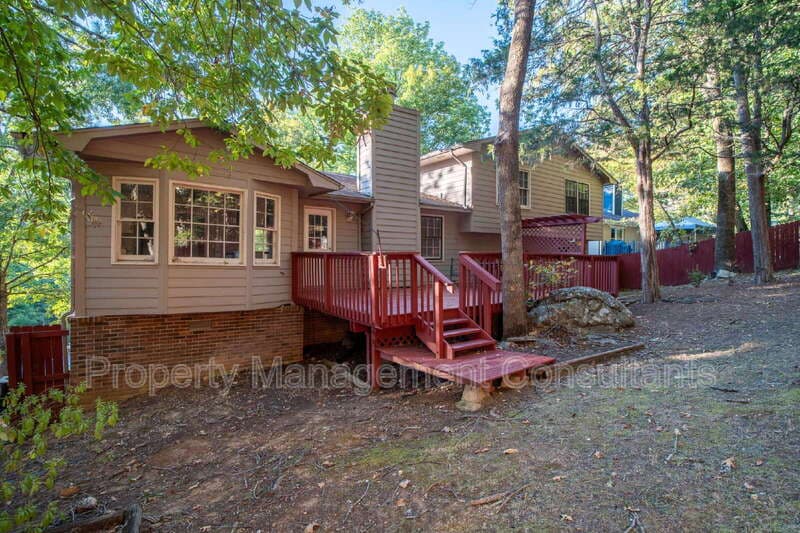 Huntsville House: 2624 Excalibur Drive Southeast