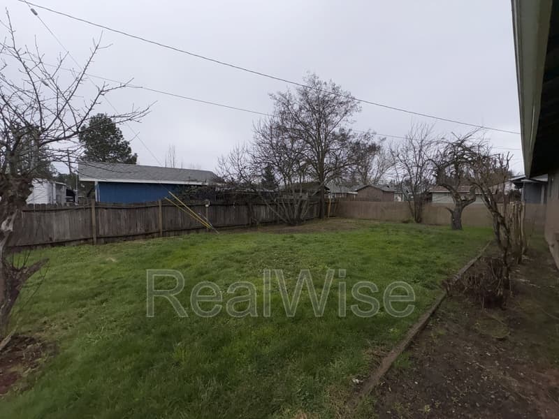 Sutherlin House: 231 Hawthorne St