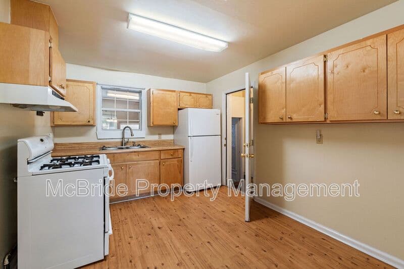 Augusta House: 1739 Cornell Drive