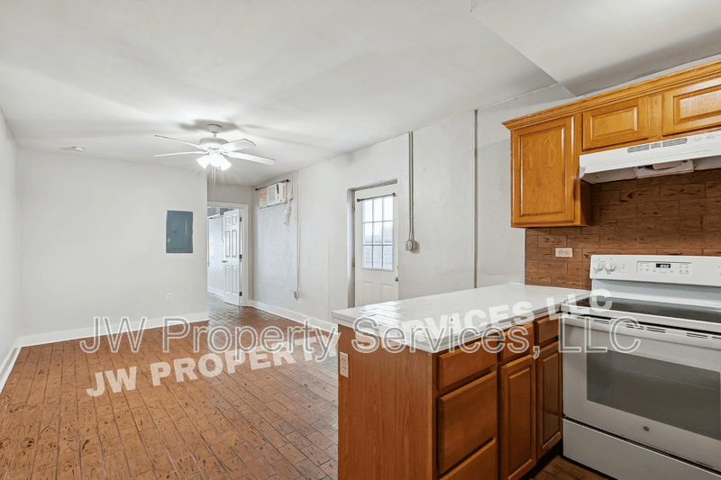 New Orleans House: 320 N Olympia