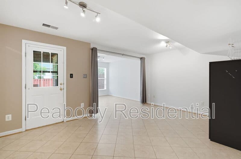 Sterling House: 46670 Cavendish Sq