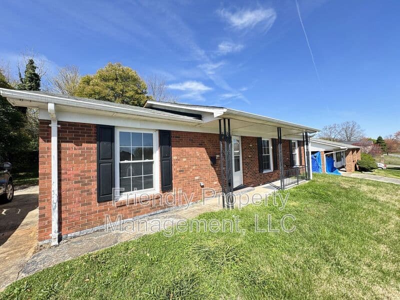 Winston-Salem House: 1050 File St