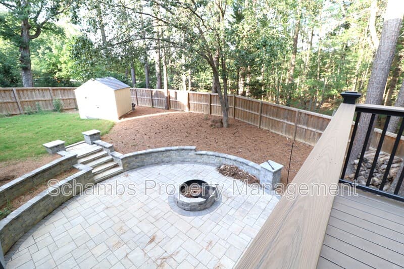 Cary House: 106 Kensbury Cir