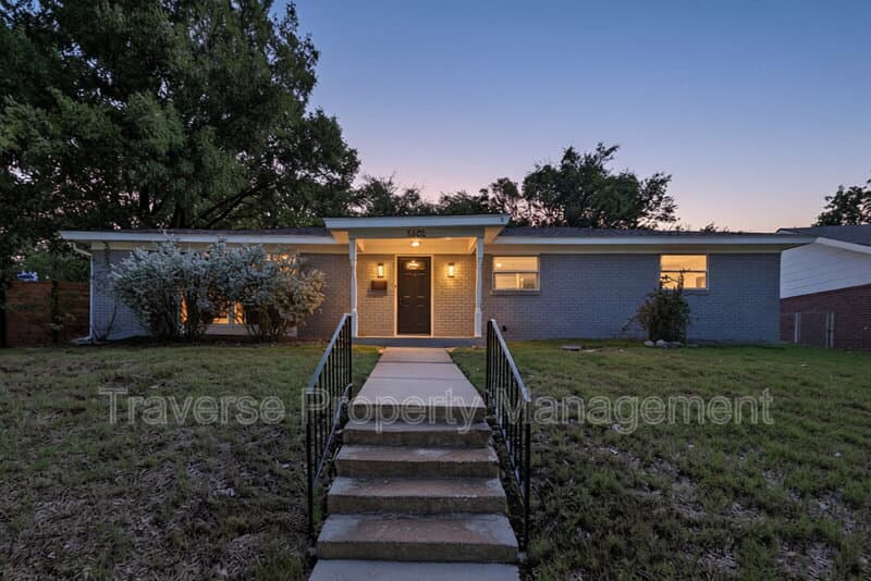 Fort Worth House: 5605 Wimbleton Way