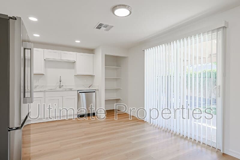 Phoenix House: 1619 W Pershing Ave