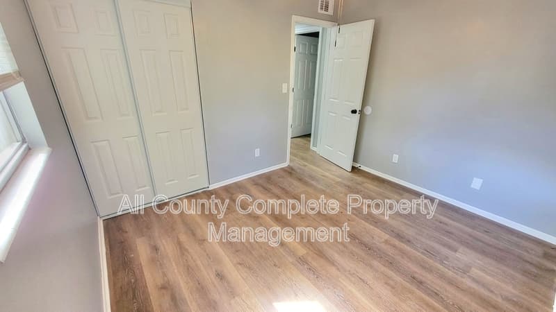 Jacksonville House: 3319 Hunt St
