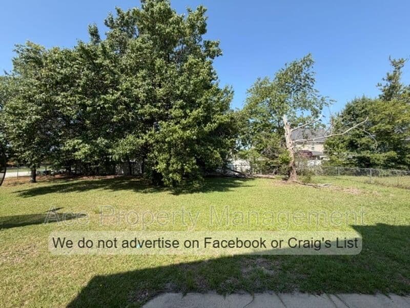 Fayetteville House: 7796 Adrian Drive