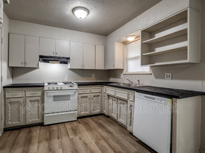 Midwest City House: 1309 Hickory Lane