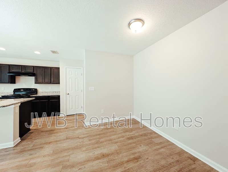 Jacksonville House: 8715 Samona Dr W