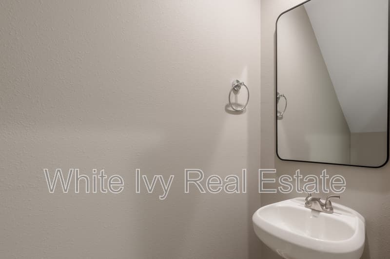 Point Blank House: 250 N Shady Oaks