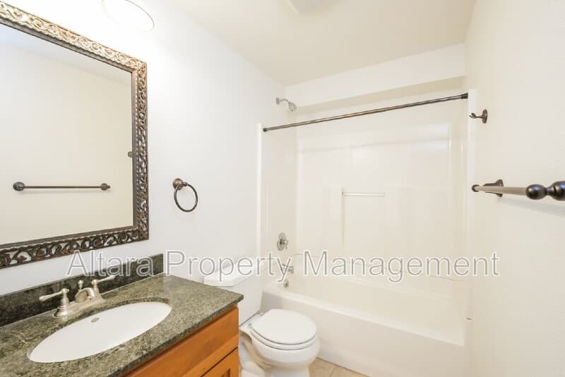 Aurora Townhome: 10041 E Mexico Ave