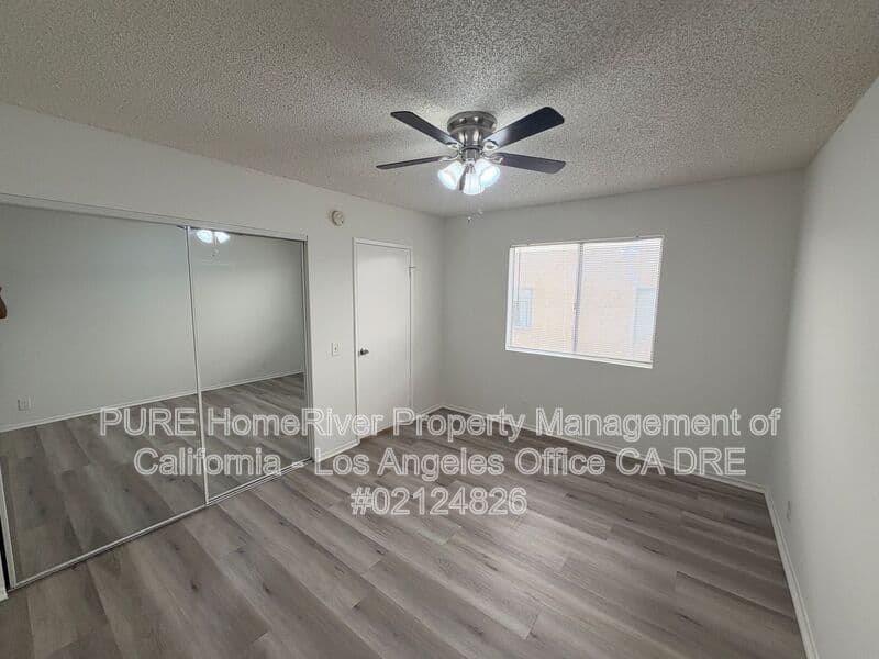 Hawthorne House: 13707 Yukon Ave