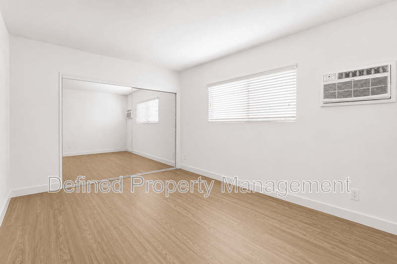 Tarzana House: 5919 Reseda Blvd 48