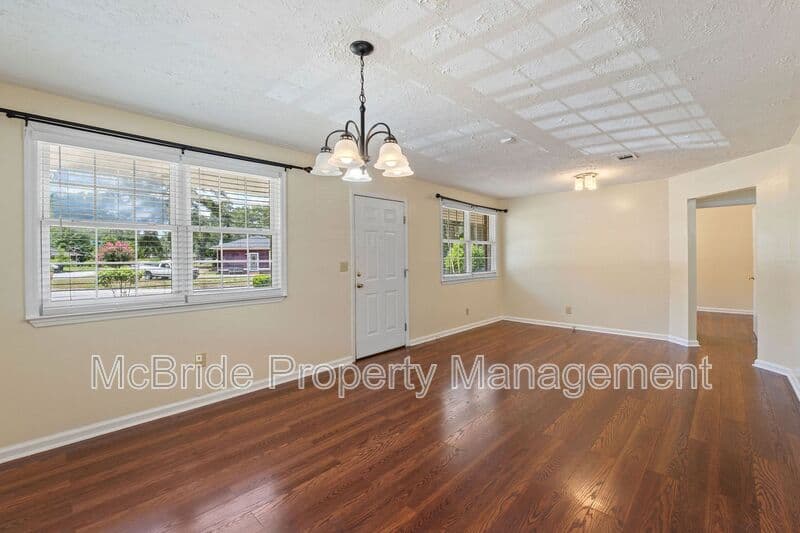 Augusta House: 1739 Cornell Drive