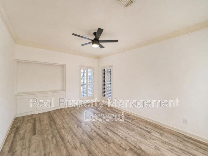 Benbrook House: 70 Legend Road