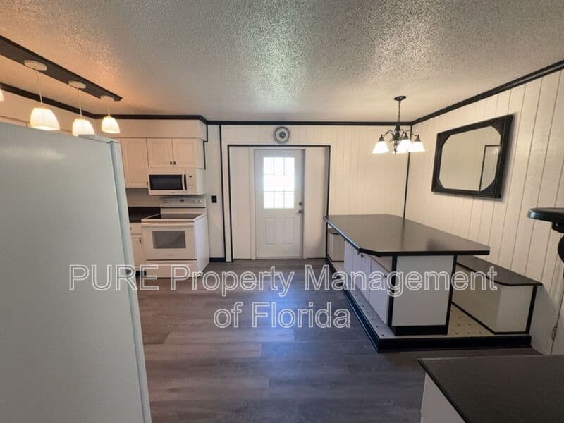 Ocklawaha House: 12300 SE 128th CT