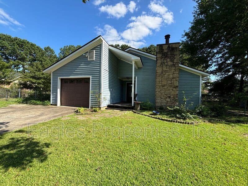 Dudley House: 102 Lakehurst Dr
