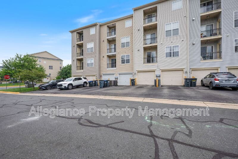 Woodbridge House: 15555 John Diskin Circle