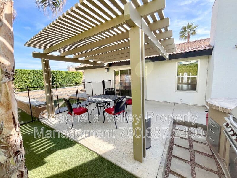Palm Springs House: 372 W Dominguez Rd