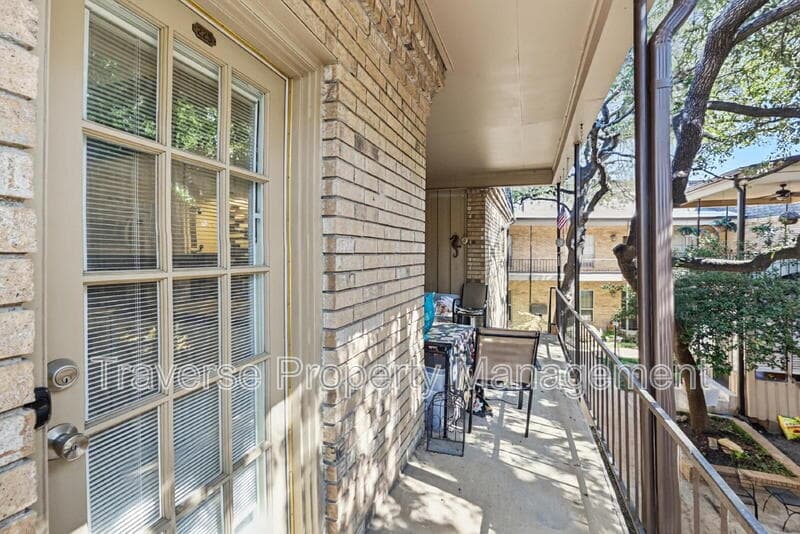 Fort Worth Condo: 4312 Bellaire Dr S