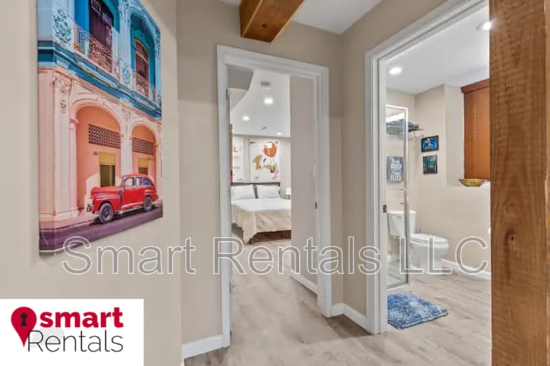 St. Louis Condo: 3640 Shaw Blvd - BW